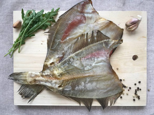 Свинина вяленая (строганина): Камбала ёрш (Мурманская) вяленая