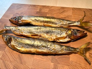 Белый амур холодного копчения: Корюшка х/к (крупная)