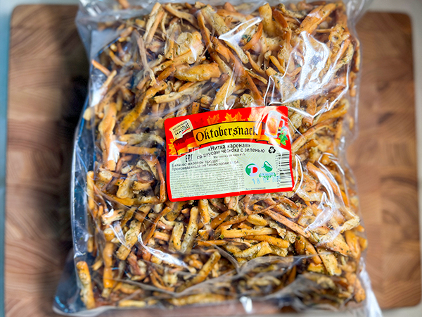 Нитка ЖАРЕНАЯ "Чеснок с зеленью" Oktobersnack 1 кг (сырный продукт) в Брянске